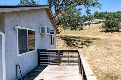 5090 Cox Dr, Valley Springs, CA 95252-9551