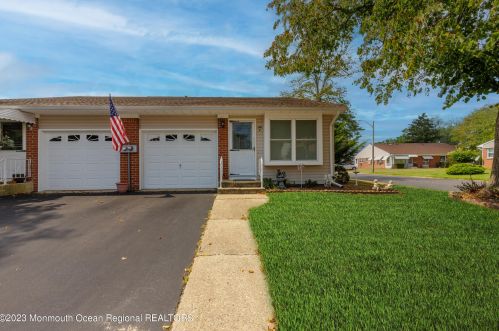 49 Hudson Pkwy, Lakehurst, NJ 08759-6303
