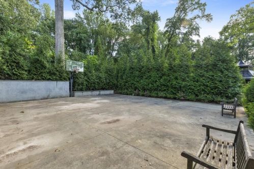 2860 Habersham Rd, Atlanta GA  30305-2959 exterior