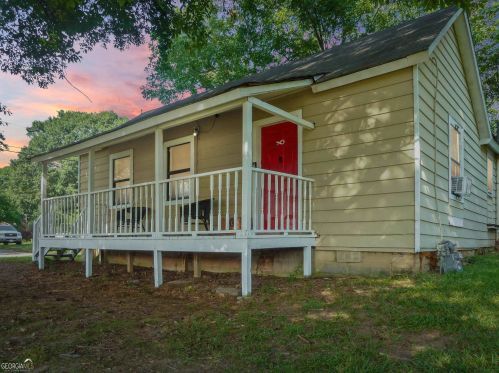 16 Haynie St, Newnan, GA 30263-2379