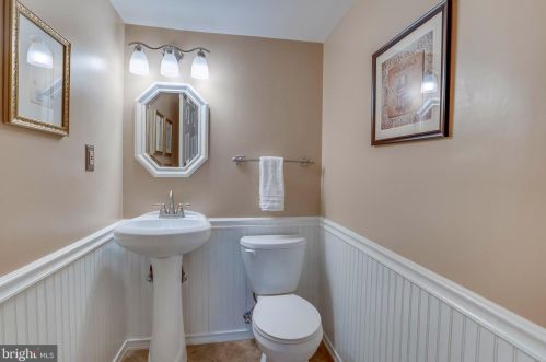 9001 Teddy Rae Ct, Springfield VA 22152-2644 exterior