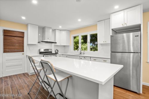 7 Pilgrim Dr, Greenwich CT  06831-4925 exterior