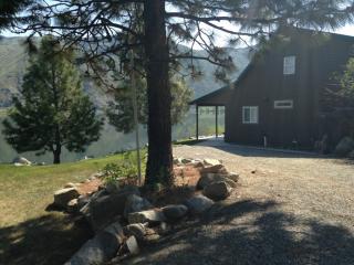 15223 Lakeshore Dr, Entiat, WA 98822-9626