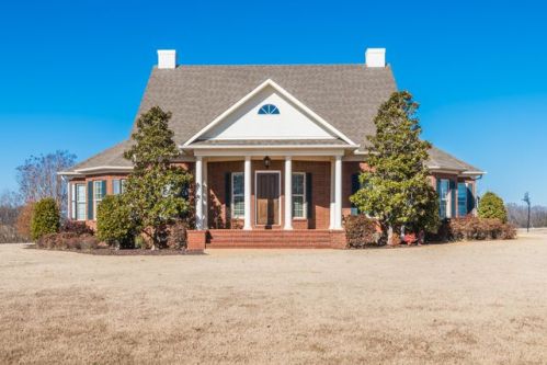 1096 Hall Rd, Covington, TN 38019-8303