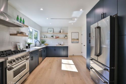 5810 Mammoth Ave, Van Nuys CA  91401-4419 exterior