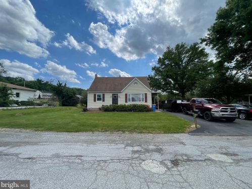 776 Tanglewood Ln, York, PA 17406-2341