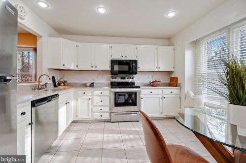 9048 Saffron Ln, Silver Spring MD 20901-4272 exterior