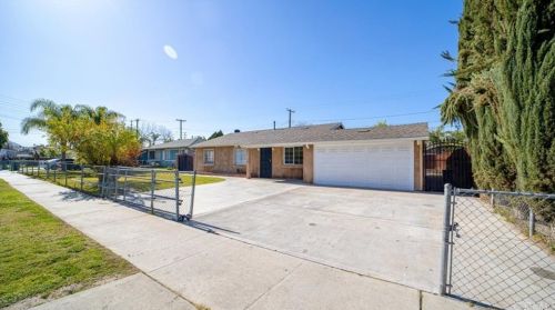 3844 Lofton Pl, Riverside CA  92501-1810 exterior