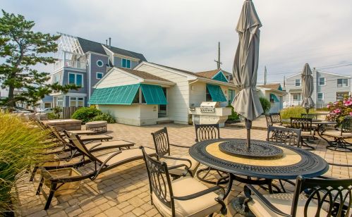 16 Las Vegas Rd, Lavallette NJ 08735-1815 exterior