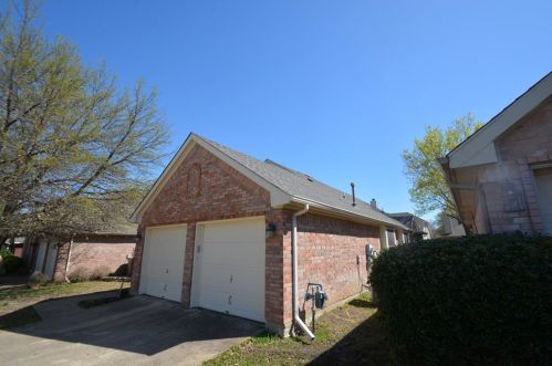 4620 Mustang Dr, Fort Worth, TX 76137-5638