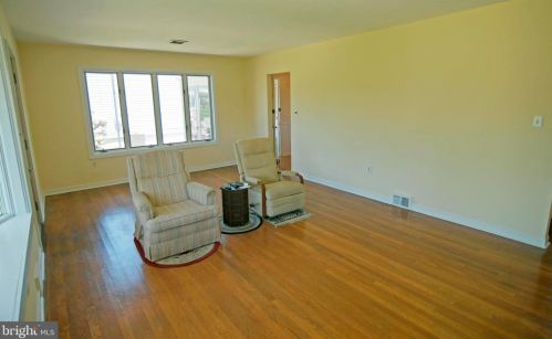 92 Lakedale Dr, Trenton NJ 08648-4421 exterior