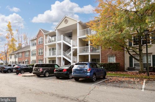 34 Chambord Ct, Trenton, NJ 08619-4704