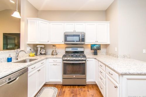 45 Tanglewood Dr, Somers, CT