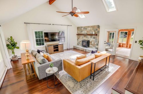 10 Park Ave, Londonderry, NH 03053-3690