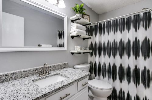 5729 Stone Mdw Ln, Fort Worth TX  76179-3739 exterior