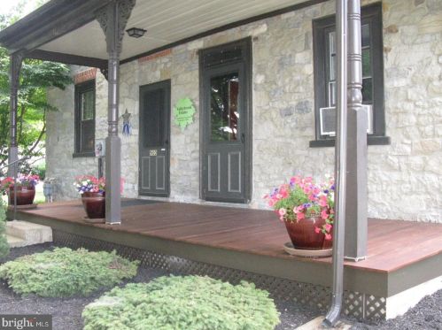 209 Valleybrook Dr, Lancaster PA  17601-4623 exterior