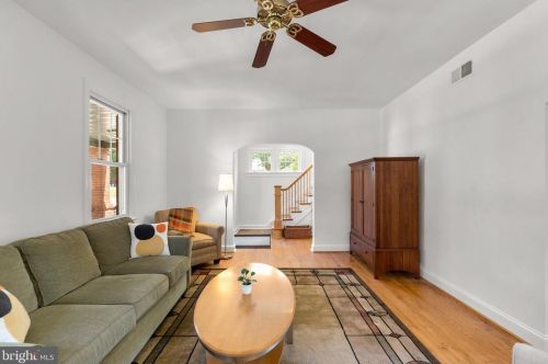 800 Easley St, Silver Spring MD 20910-4587 exterior