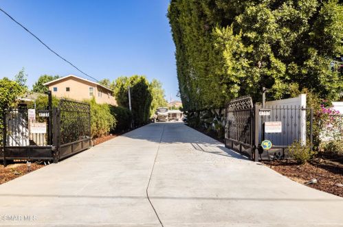 4767 Barnard St, Simi Valley, CA 93063-2405