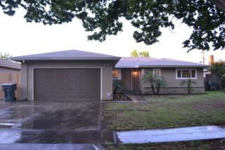 2236 Swift Ave, Fresno, CA 93726-3117