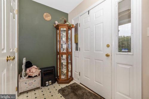 692 Avon Bend Rd, Charles Town, WV 25414-4722