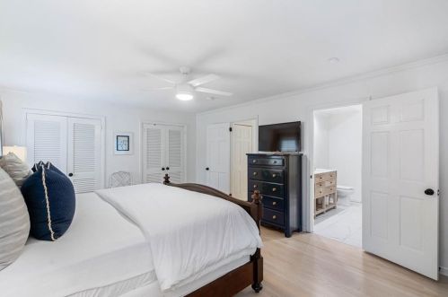 2787 Margaret Mitchell, Atlanta GA  30327-1852 exterior