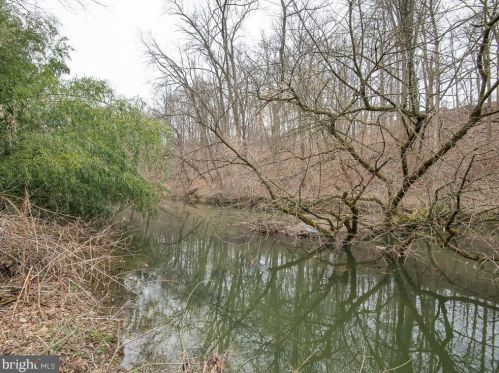 2122 Millcreek Rd, Lancaster PA  17602-4749 exterior