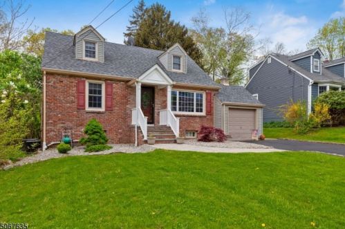 25 Frederick Pl, Cedar Knolls, NJ 07927-2005