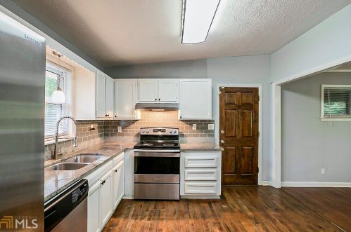 1240 Elva Dr, Atlanta GA  30331-7324 exterior