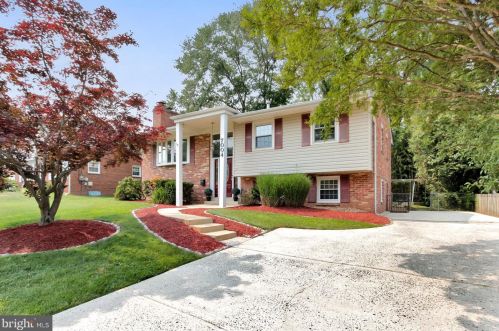 7004 Vagabond Dr, Falls Church, VA 22042-3934