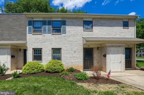 97 Valleybrook Dr, Lancaster PA  17601-4612 exterior