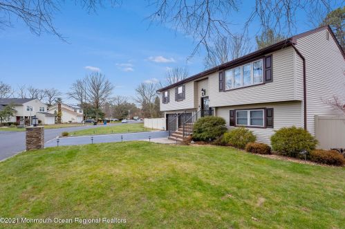 24 Sherwood Ln, Old Bridge, NJ 08857-1660