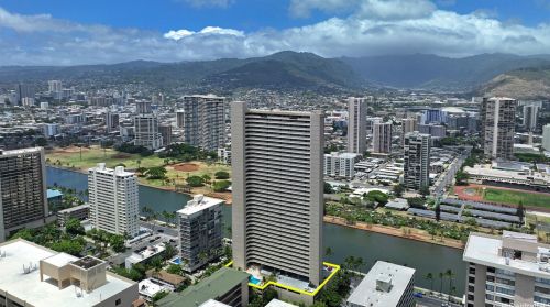 2121 Ala Wai Blvd, Honolulu HI  96815-2268 exterior