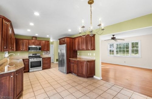 18 Meadow Ln, Hackettstown NJ  07840-4116 exterior