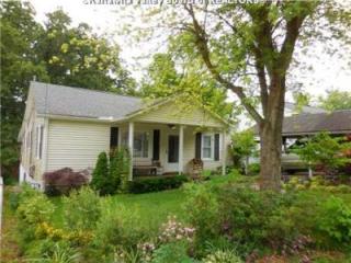 121 Valley Dr, Nitro, WV 25143-1132