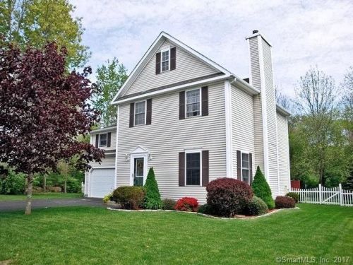 32 Highwood Cir, Colchester, CT 06415-1282
