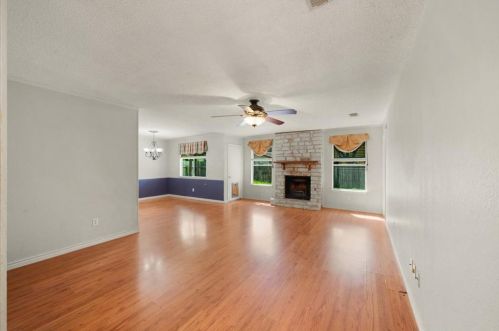 8400 Caspian Dr, Austin TX  78749-3928 exterior