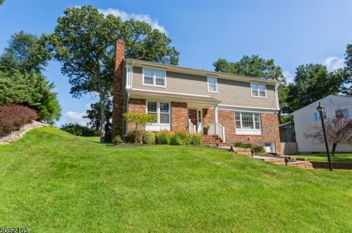 3 Gary Ct, Scotch Plains, NJ 07076-2007