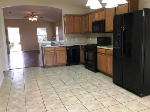 17817 Violet Ln, Webberville, TX 78621-5917