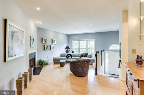2168 Kings Garden Way, Falls Church, VA 22043-2593
