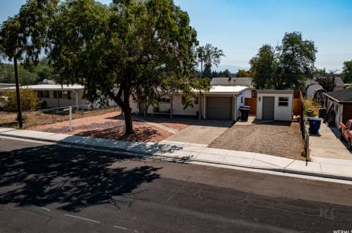 756 Carnation Dr, Sandy UT 84094-4435 exterior