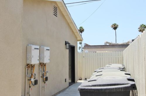 933 Claudina St, Anaheim CA  92805-1908 exterior