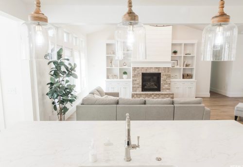 379 Sarah St, Providence UT 84332-9637 exterior