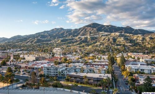 222 Monterey Rd, Glendale CA 91206-2052 exterior