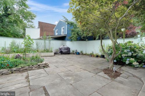 251 Hanover St, Carlisle PA  17013-1928 exterior