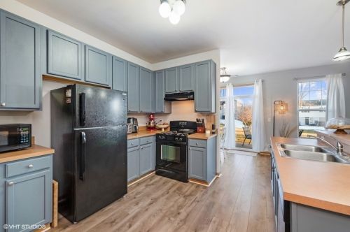 6782 Slate Dr, Carpentersville, IL 60110-2495