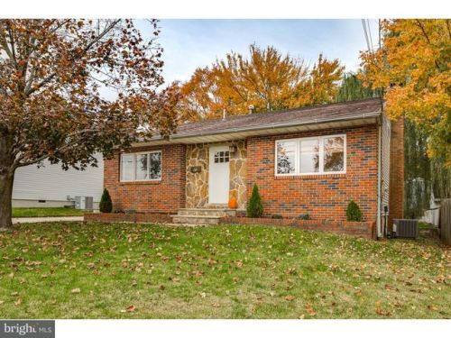 65 Maple Ave, Gloucester, NJ 08031-1251