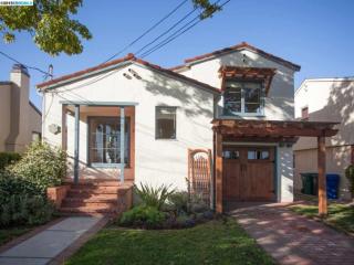 2917 Calhoun St, Alameda, CA 94501-5408