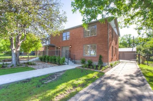 2105 Rockridge Ter, Fort Worth TX  76110-1769 exterior