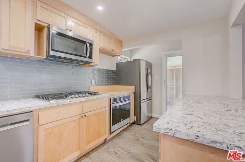 7831 Peachtree Ave, Van Nuys CA  91402-6513 exterior
