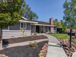 15 Corliss Dr, Moraga, CA 94556-1204